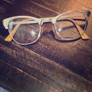 1950s cat eye glasses 👓
